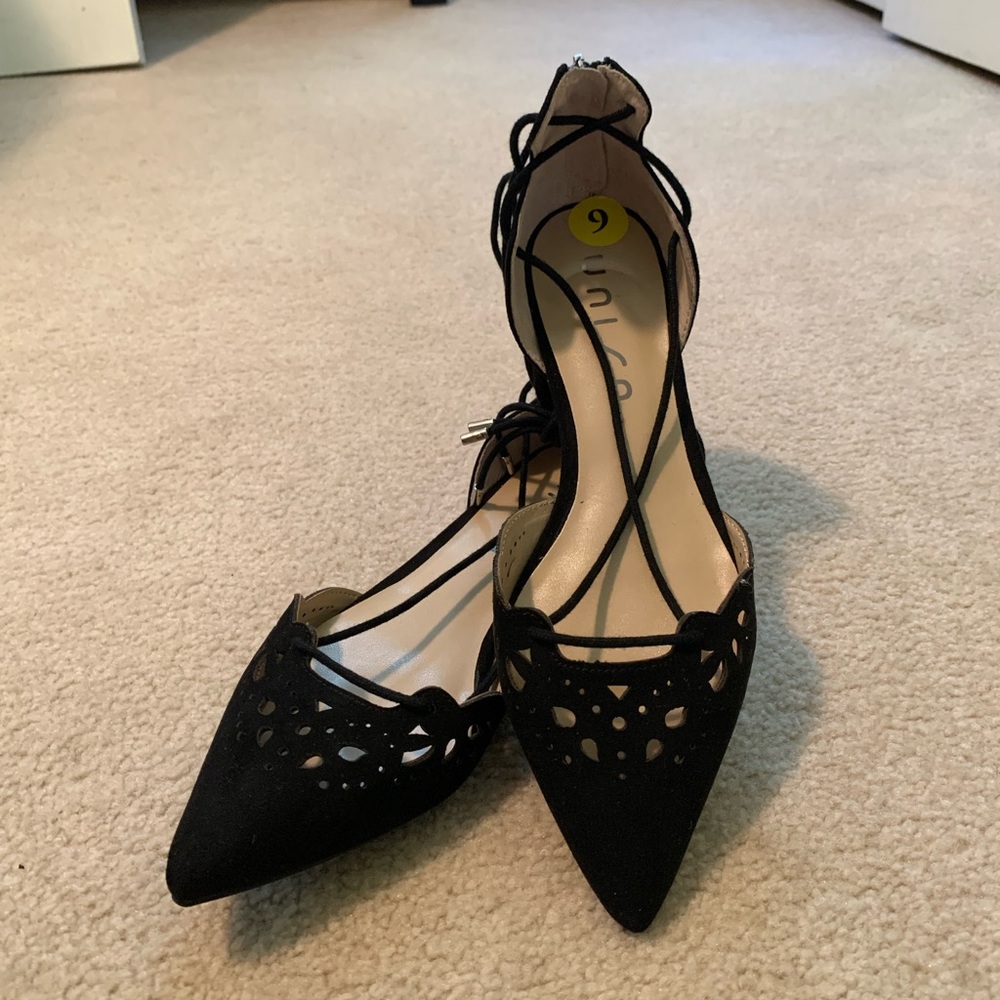 Unisa Black Flat Sandals
